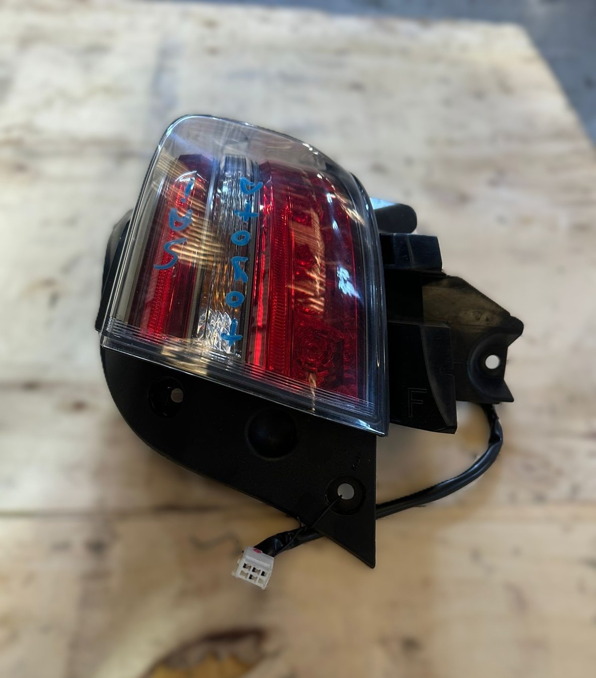 Faro Posterior Toyota Sai - Imagen 3