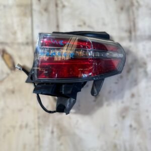 Faro Posterior Toyota Sai