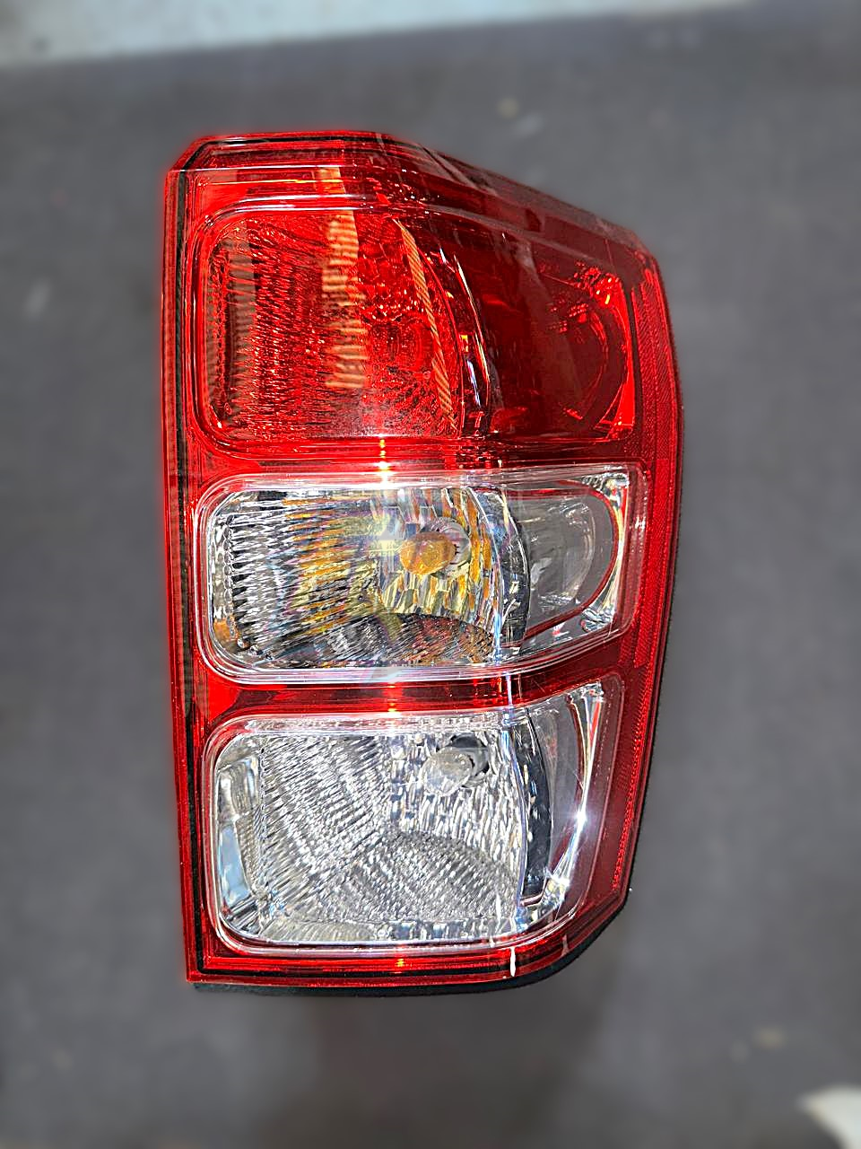 Faro Posterior Suzuki Escudo - Imagen 2