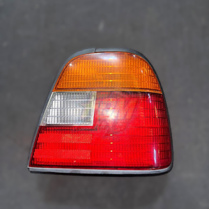 Faro Posterior Nissan Pulsar