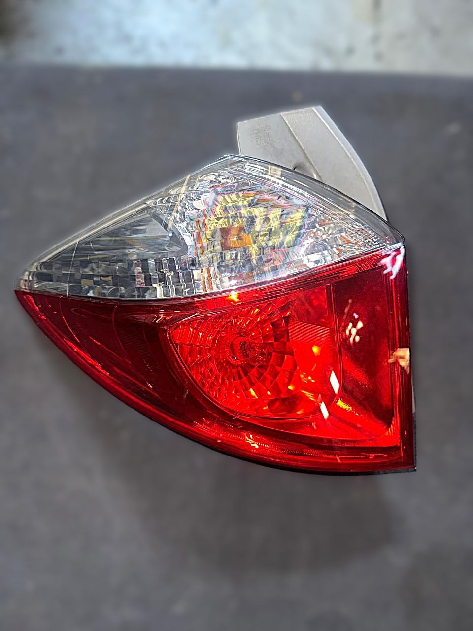 Faro Posterior Toyota Ractis - Imagen 2