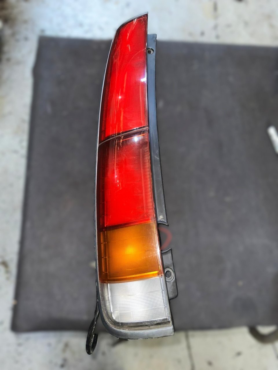 Faro Posterior Toyota Noah